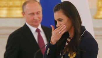 Ministro de Deportes ruso critica a Isinbáyeva por negar vinculación con el ejército ruso