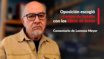 Oposición escogió campo de batalla con los libros de texto: Meyer