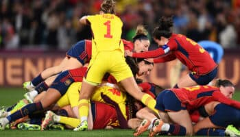 Informe de FIFA muestra brecha en salarios, contratos y asistencia en el futbol femenino