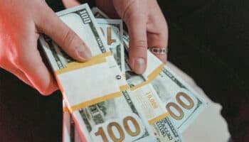 España: Roban a turistas rusos bolsa con dinero y objetos valuados en 9.3 mdd