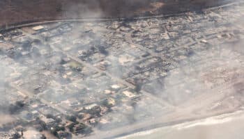Biden declara situación de desastre en Hawái por incendios