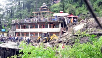 Suman al menos 50 personas muertas por lluvias al norte de India