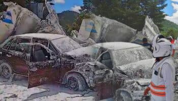 Videos | Tráiler sin frenos provoca carambola contra 7 autos y vuelca en San Cristóbal, Chiapas