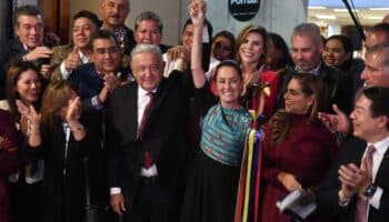 Claudia va a conducir, ya entregué bastón de mando: AMLO