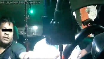 Edomex: Asaltan taxista con subametralladora | Video