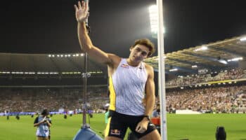 Armand Duplantis vuela en Eugene e impone un nuevo récord mundial | Video