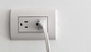 ¿Qué son los 'vampiros eléctricos'? Profeco te dice cómo ahorrar energía en casa