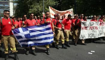 Nueva ley en Grecia establece 6 meses de prisión para quien obligue a trabajadores a asistir a marchas: Mejía | Entérate