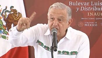 Ni disfrazándose van a regresar, dice AMLO a la oposición