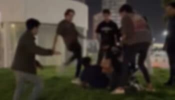 Se entregan gemelos involucrados a golpiza a joven en Puebla