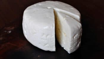 Hallan heces humanas en quesos artesanales vendidos en CDMX