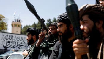 Rusia retira a talibanes de su lista de grupos terroristas