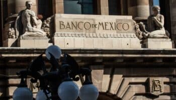 Banxico mantendría tasa clave por cierto tiempo ante riesgos inflacionarios
