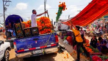 Contrastes en Acapulco: Día de Muertos con panteones cerrados y mayor tránsito en avenida principal