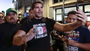 Verástegui busca firmas en el centro de CDMX para su candidatura independiente