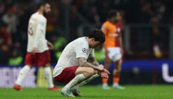 Champions League: Dilapida ManU dos goles de ventaja y araña la eliminación | Video
