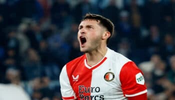 Santiago Giménez estará de baja al menos tres meses por lesión