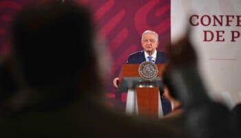 Condenan filtración de datos de periodistas que cubren mañaneras de AMLO