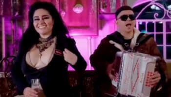 Jefa de policía es despedida por protagonizar video de corrido