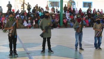 Fiscalía de Guerrero investiga a comunitarios que armaron a niñas y a niños