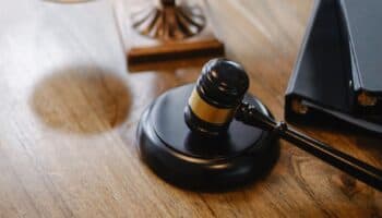 Exponen en mañanera a jueza que dio absolución a ex funcionario de la PGR procesado por delitos federales