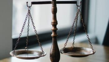 Exhiben en Mañanera ingresos mensuales de más de 792 mil pesos por ministros de la Corte