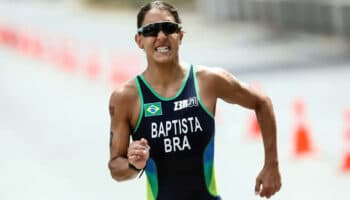 Mejora triatleta brasileña atropellada, pero sigue en UCI | Video