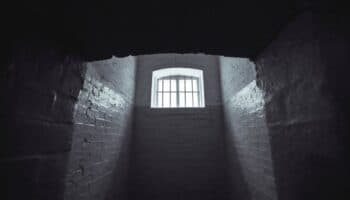 César Fierro, liberado tras 40 años en el corredor de la muerte en Texas, narra su injusta historia