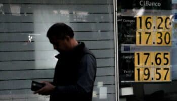 Peso mexicano sigue cayendo por sexto día tras débiles datos del PIB