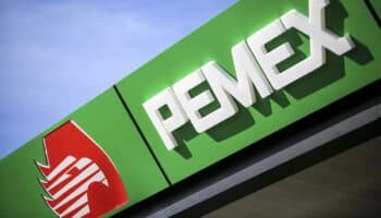 Si estrategia de Hacienda funciona, Pemex dejaría de cargar con parte de su deuda: especialista | Video