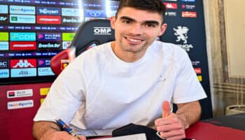 Extiende Genoa contrato a Johan Vásquez hasta el 2027