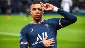 Anuncia Kylian Mbappé al PSG su salida en el verano