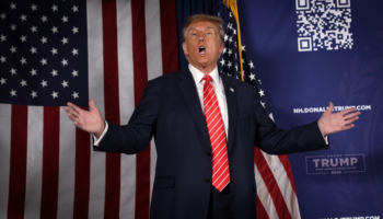 Trump alerta una "tercera guerra mundial" y asegura que "Biden solo sabe lanzar bombas por todas partes" | Video