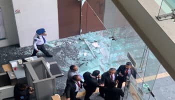 Videos | Grupo del PRI rompe vidrios en Poder Judicial de la CDMX para exigir libertad de Cuauhtémoc Gutiérrez