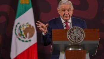 AMLO buscará comprar acciones de aeropuerto de Toluca