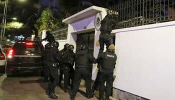 'Nadie comparte la decisión de allanar la embajada de México en Quito': Beatriz Paredes
