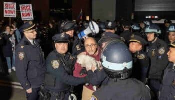 Videos | Detienen a más de 100 manifestantes propalestinos en Universidad de Boston