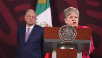 México analiza presentar una denuncia penal en Ecuador por asalto a su Embajada