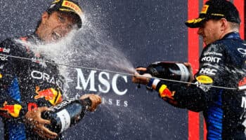 Verstappen y 'Checo' Pérez hacen el 1-2 en el Gran Premio de Japón