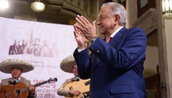 Con concierto en la mañanera, AMLO festeja a las madres este 10 de mayo | Video