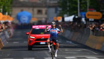 Giro de Italia 2024: Corona Julian Alaphilippe larga escapada y se queda con la Etapa 12 | Video