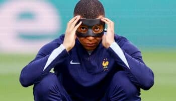 Mbappé está 'bien', quiere 'jugar' y se está 'adaptando a la máscara'