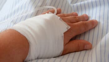 Salud descarta muerte en México por gripe aviar; fue choque séptico