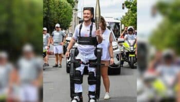 Tenista parapléjico portó la antorcha olímpica caminando con su exoesqueleto | Video