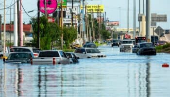 Suben a ocho los muertos por 'Beryl' en EU y continúa el apagón en Texas