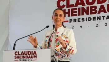 Sheinbaum descarta riesgos a las finanzas de México por aumentar el gasto y la deuda