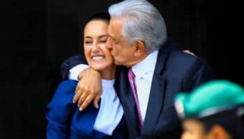 Sheinbaum defiende popularidad de AMLO tras encuesta que advierte bajón post electoral