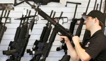 Apuesta de Trump por designar a cárteles mexicanos como "terroristas" supone riesgos para empresas y migrantes