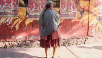 La transición: población indígena | Artículo de Roberto Vélez