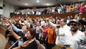 Universitarios de la UAS vuelven a frustrar sesión en Congreso de Sinaloa | Videos